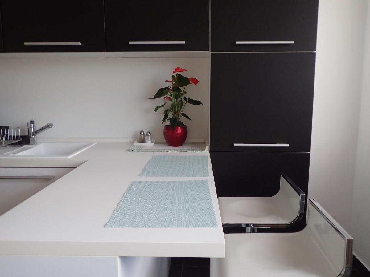 Marguerite Apartment - Parking Including براتسيلافا المظهر الخارجي الصورة